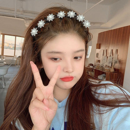 Elegant Pearl Floral Embellished Hairband & Clip Set